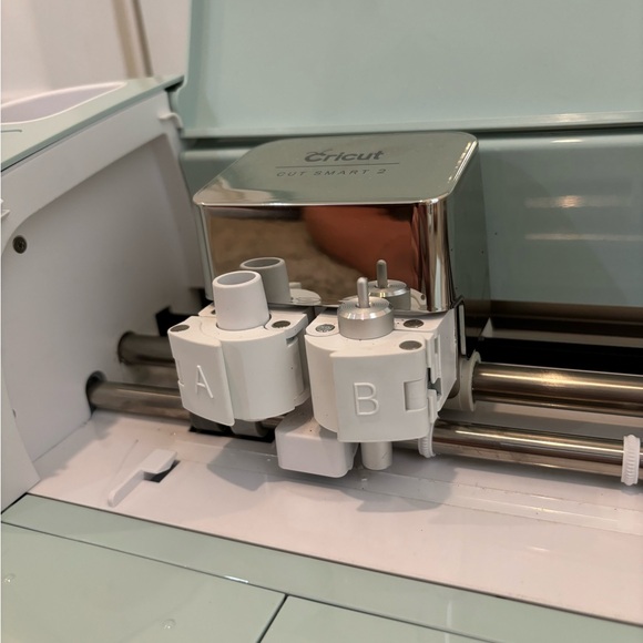 Cricut Explorer Air 2 | Included with cricut basic tools set, and with cords! - Picture 6 of 11